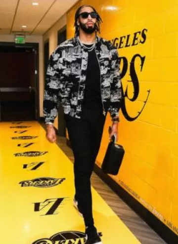 Chaqueta Amiri Black LA Landmark Tapestry usada por Anthony Davis en la cuenta de Instagram @suns
