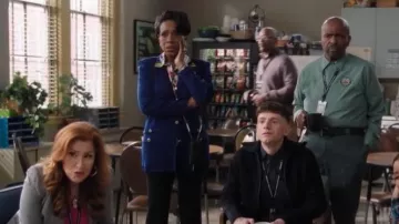 Romiela IPhone 14 Pro Wallet Case porté par Barbara Howard (Sheryl Lee Ralph) tel qu’on le voit dans Abbott Elementary (S04E12)