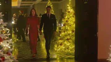 Red dress worn by Helen Webb (Keira Knightley) in Black Doves (S01E03)