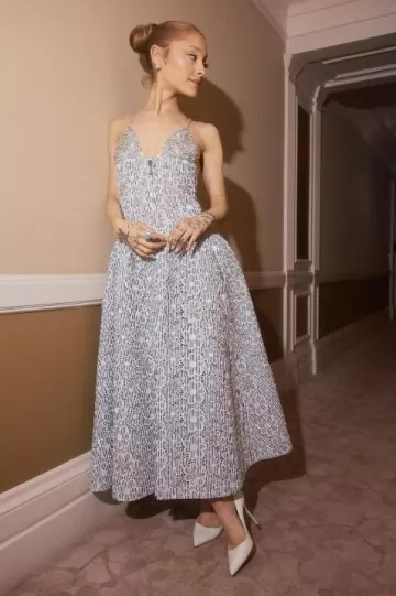 Manolo Blahnik BB Pump worn by Ariana Grande at The Graham Norton Show on January 23, 2025