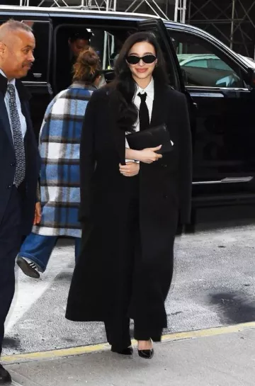 Charvet Knit Silk Tie worn by Mikey Madison at The Drew Barrymore Show on January 23, 2025