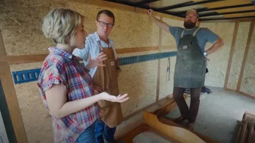 Madewell Red & Blue Short Sleeve Cotton Central Shirt In Bergen Plaid worn by Erin Napier as seen in Home Town (S09E05)