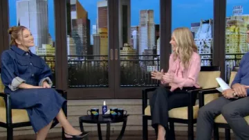 La Jupe de-Nîmes Obra Denim Midi Skirt portée par Olivia Holt comme on le voit dans LIVE with Kelly and Mark le 3 février 2025