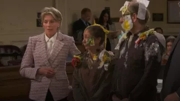 Veronica Beard Veste Taja portée par Julianne (Wendie Malick) vue dans Night Court (S03E03)