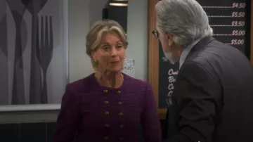 Veronica Beard Bentley Aubergine Multi Tweed Jacket portée par Julianne (Wendie Malick) comme on le voit dans Night Court (S03E03)