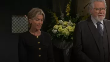 Veronica Beard Laine Vierge Leslie Blazer porté par Julianne (Wendie Malick) comme on le voit dans Night Court (S03E03)