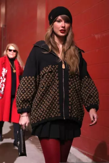 Louis Vuitton Gold and Diamonds Le Damier Bracelet worn by Taylor Swift at Kanas City Chiefs Vs Buffalo Bills Game on January 26, 2025
