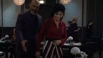 Polo Banana Republic Nezha Merino Sweater porté par Portia Robinson (Brook Kerr) vu à l’hôpital général le 31 janvier 2025