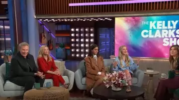 Carolina Herrera Initials Insignia 100 Leather Pumps worn by Reese Witherspoon as seen in The Kelly Clarkson Show on January 31, 2025