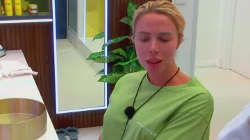 Comme Des Garçons Logo Tee Shirt Knit Oversize Fit porté par Gabby Allen comme on le voit dans Love Island : All Stars (S02E09)