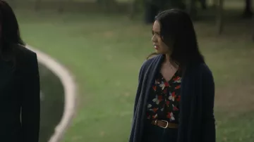 Pixley Blouse Womens S Tunic Floral V-Neck Roll Tab 3/4 Sleeve Woven Blue worn by Rose Larkin (Luciane Buchanan) as seen in The Night Agent (S02E01)