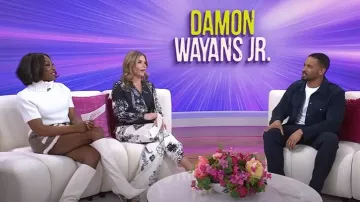 Pantalón de pierna ancha con cremallera lateral de crepé elástico estampado Lela Rose usado por Jenna Bush Hager como se vio en Today with Hoda & Jenna el 5 de febrero de 2025