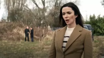 Hobbs London Cavendish Wool Coat worn by Lois Lane (Bitsie Tulloch) as seen in Superman & Lois (S04E06)