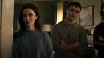 Ami Paris Cropped Crewneck worn by Lois Lane (Bitsie Tulloch) as seen in Superman & Lois (S04E07)