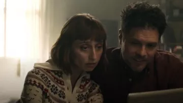 The Great Mini Collar Cardigan worn by Chrissy Beppo (Sofia Hasmik) as seen in Superman & Lois (S04E07)