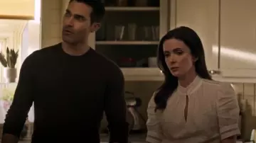 Frame Linen Ruffle Trim Top worn by Lois Lane (Bitsie Tulloch) as seen in Superman & Lois (S04E08)