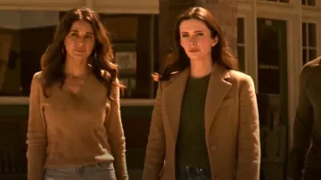 Vince Camuto Womens V Neck Fall Pullover Sweater In Latte Heather worn by Lana Lang Cushing (Emmanuelle Chriqui) as seen in Superman & Lois (S04E10)