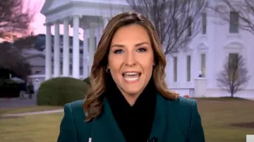 Abrigo largo con cinturón de Ted Baker Ellgenic usado por Mary Bruce como se ve en Good Morning America el 5 de febrero de 2025