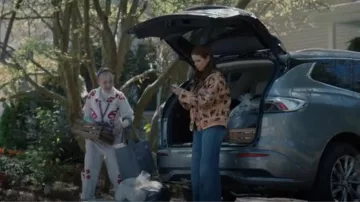 Mother The Ditcher Vaqueros de pierna ancha de tiro alto usados por Maddie Townsend (JoAnna García) como se ve en Sweet Magnolias (T04E06)