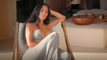 Rick Owens DRKSHDW Sujetador de tirantes triangulares usado por Kim Kardashian como se ve en The Kardashians (T06E01)