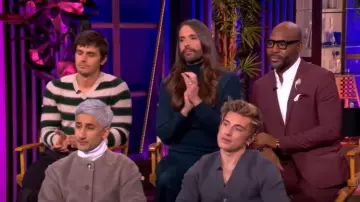 Chaqueta de mezcla de lana cepillada Arket usada por Tan France como se ve en The View el 10 de febrero de 2025