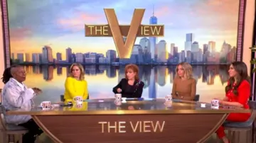 Pantalones de crepé Generation Love Tula usados por Alyssa Farah como se ve en The View el 11 de febrero de 2025