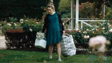 Converse Chuck Taylor All Star Low Top Sneaker worn by Belle Gibson (Kaitlyn Dever) as seen in Apple Cider Vinegar (S01E01)