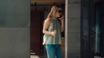 Camiseta sin mangas Cos Floaty Halterneck usada por Belle Gibson (Kaitlyn Dever) como se ve en Vinagre de sidra de manzana (S01E03)