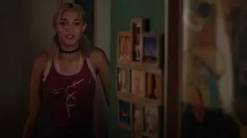 Urban Outfitters Lace Bow Tank porté par Ava (Amirah J) comme on le voit dans High Potential (S01E13)