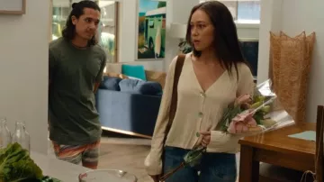 Cárdigan de punto acanalado de H&M usado por Milla Blake (Alycia Debnam Carey) como se ve en Vinagre de sidra de manzana (S01E04)