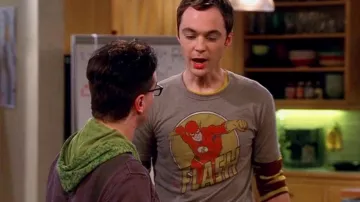 Run Flash Run Vintage Comic Superheroe T-Shirt de Sheldon Cooper (Jim Parsons) dans The Big Bang Theory (S01E01)