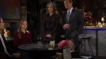 Falda de encaje floral de Vince usada por Diane Jenkins (Susan Walters) como se ve en The Young and the Restless el 2 de febrero de 2025
