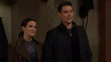 LAUREN Ralph Lauren Abrigo de mezcla de lana a cuadros usado por Chelsea Lawson (Melissa Claire Egan) como se ve en The Young and the Restless el 5 de febrero de 2025