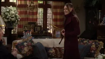 Abrigo Mackage Nori usado por Claire Grace (Hayley Erin) como se ve en The Young and the Restless el 6 de febrero de 2025