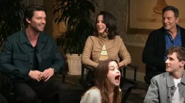 Sobrecamisa de sarga de lino Zegna Oasi en verde turquesa usada por Patrick M. Knapp Schwarzenegger como se ve en Today el 12 de febrero de 2025