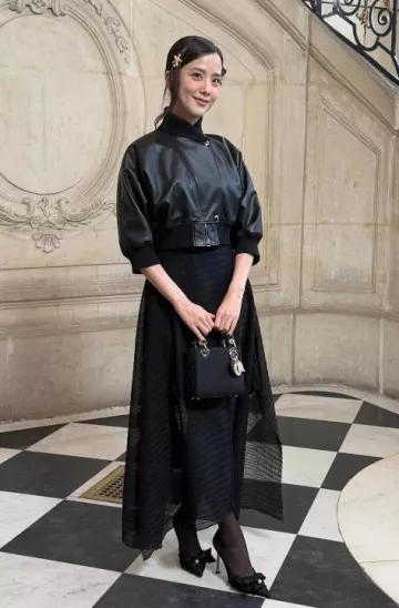 Dior Mid-Length Embroidered Dress worn by Jisoo at Dior Haute Couture Show on January 27, 2025