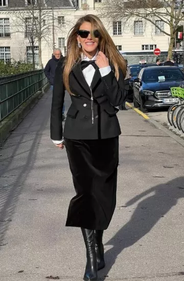 Bottes au-dessus du genou en cuir Balenciaga Avenue portées par Anna Dello Russo au défilé Dior Haute Couture Paris le 27 janvier 2025