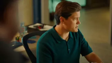 Theory Polo Shirt in Slub Cotton worn by Jesse Mills (Justin Kelly) as seen in Hudson & Rex (S07E04)