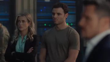 Theory Etiennette Blazer in Good Wool worn by Rebecca Henderson (Melissa Roxburgh) as seen in The Hunting Party (S01E02)