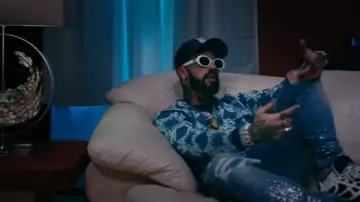 Lunettes de soleil ovales blanches 'Triomphe 01' (CL40194U) portées par Anuel AA dans Luar La L x Anuel AA - BADDIE (Vidéo Officielle)