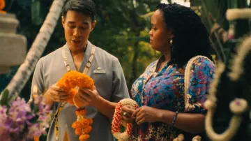 Anthropologie La robe longue Kallie Flowy portée par Belinda Lindsey (Natasha Rothwell) vue dans Le Lotus Blanc (S03E01)