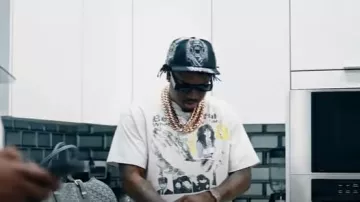 Rick Owens Lunettes de soleil étroites noires 'Geth' portées par Real Boston Richey dans Real Boston Richey - One Hit Wonder (Clip Officiel)