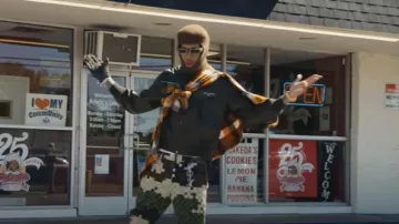 Blouson aviateur à col clisse noir Comme des Garçons porté par NLE Choppa dans CAN WE LIVE ? (feat. B.O.A. Mook)