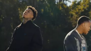 Chaqueta bomber de denim marrón oscuro de Prada usada por NLE Choppa en CAN WE LIVE? (feat. B.O.A. Mook)