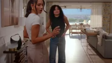 Jean Paul Gaultier Button Fly Denim Wide Leg Jeans usados por Olivia Baker (Samantha Logan) como se ve en All American (S07E02)