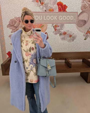 Pull à col roulé en laine florale Monse Chunky en Multi porté par Nicky Hilton Rothchild sur son post Instagram le 31 janvier 2025