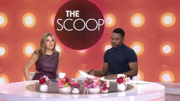 Vestido midi de piel sintética Simkhai Toni usado por Jenna Bush Hager como se vio en Today with Jenna & Friends el 18 de febrero de 2025