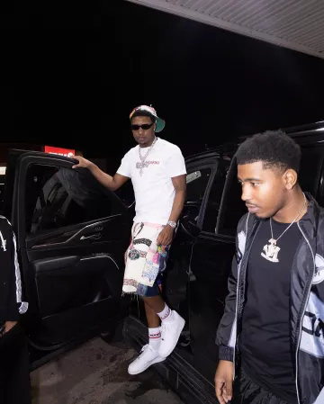 NIke Air Force 1 Low 'White' usado por Rob49 en la cuenta de Instagram @rob49up