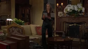 La blusa cruzada de manga larga SeiLong que usó Diane Jenkins (Susan Walters) como se ve en The Young and the Restless el 17 de febrero de 2025