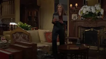 El pantalón de pantalón plisado drapeado Sei usado por Diane Jenkins (Susan Walters) como se ve en The Young and the Restless el 17 de febrero de 2025
